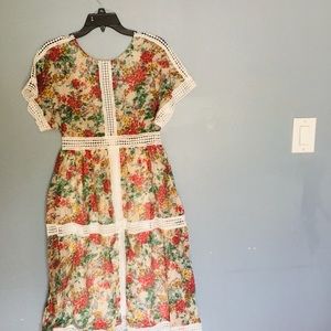 New - Floral V-back midi dress